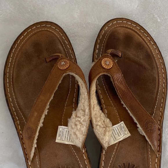 UGG F8910A. sherpa lined flip flop sandals 6/EUR 37 tan - Picture 12 of 12